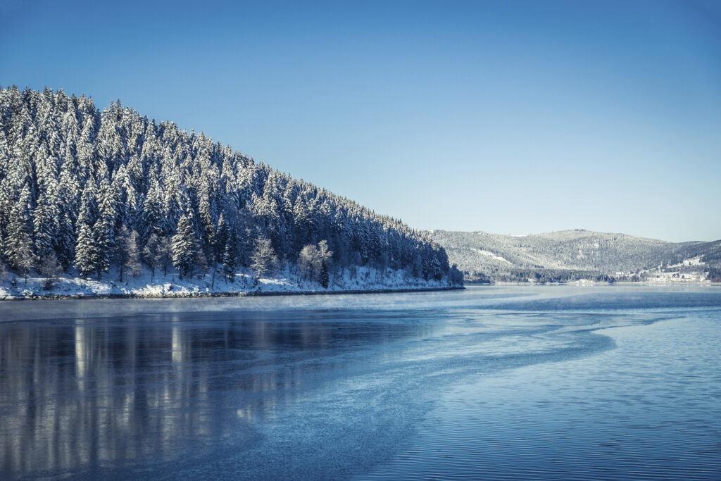 Schluchsee im Winter – verschneite Landschaft am Schwarzwaldsee